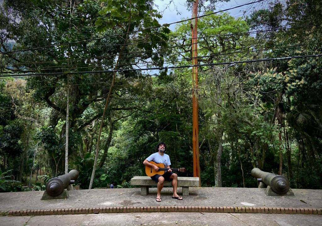 O cantor e compositor Pedro Miranda vai fazer uma apresentação musical no próximo domingo, 26, às 11h, no pátio do Museu Histórico da Cidade.
