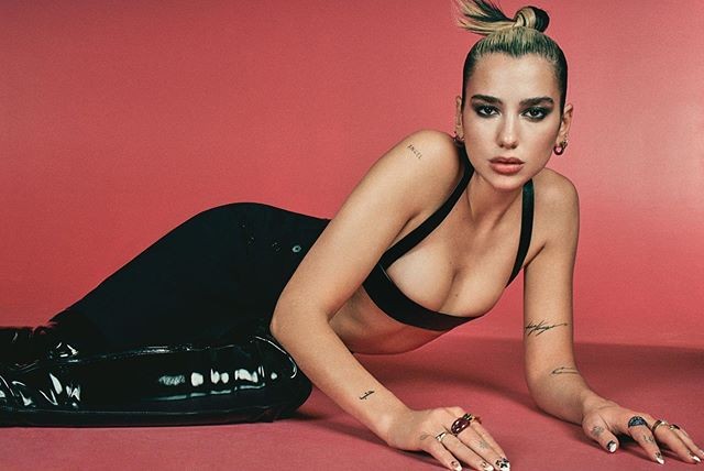 Foto mostra a cantora Dua Lipa