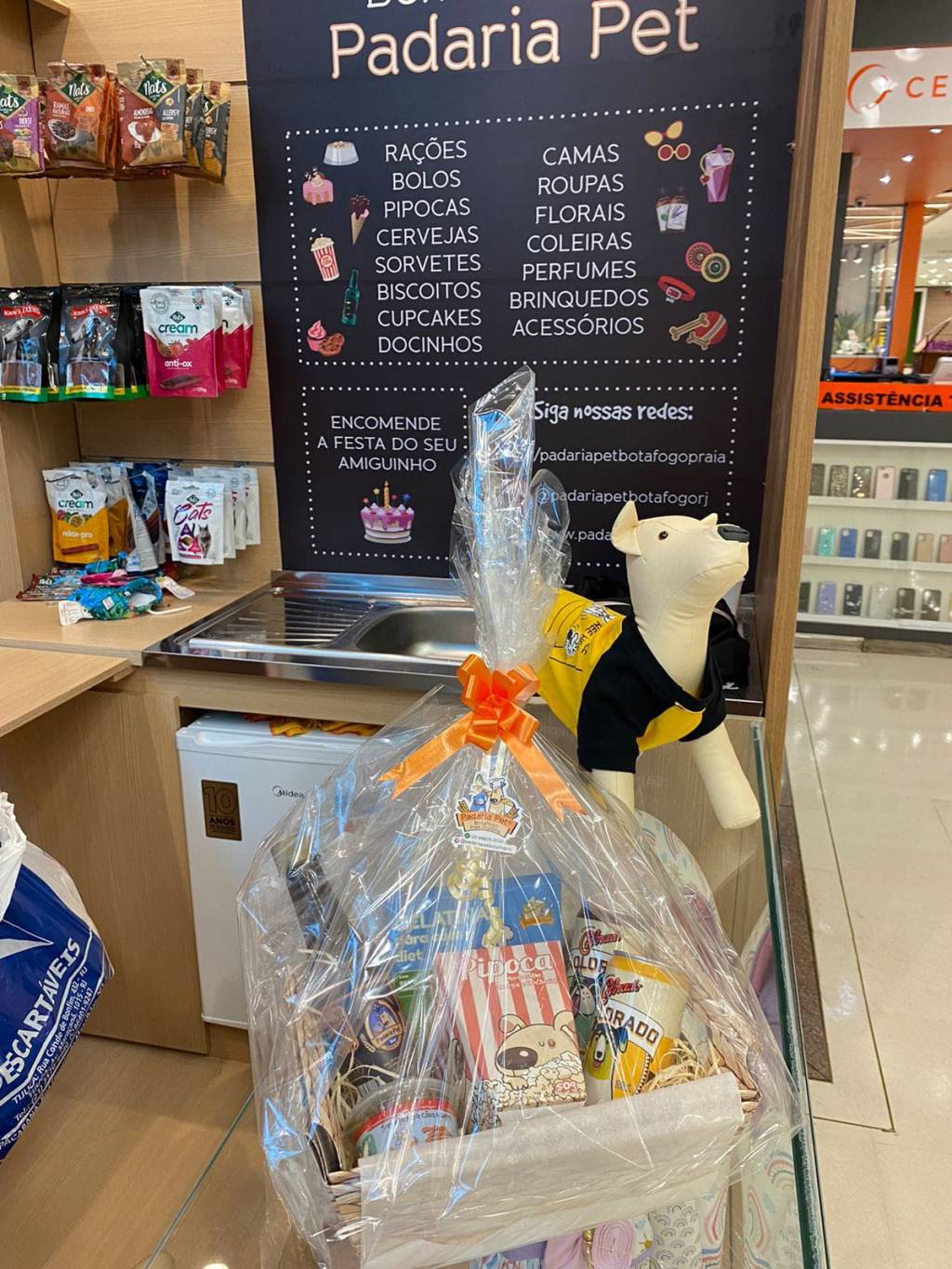 PADARIA PET__cesta pet O cardápio: de bolo aos florais