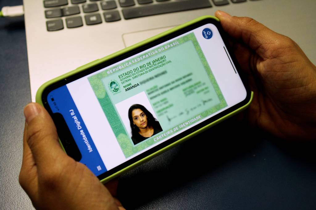 Novo aplicativo do Detran permite acesso à carteira de identidade pelo celular