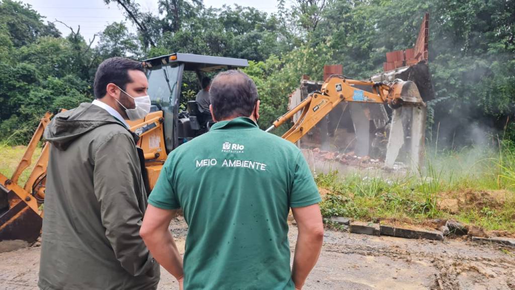 Crime ambiental: em três anos, milicianos desmatam o equivalente a duas Urcas