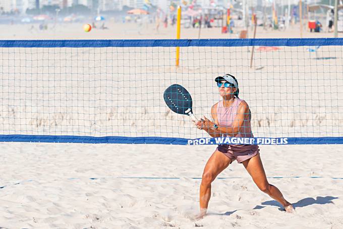 Daniela-Alvarenga-beach-tennis-dermatologista