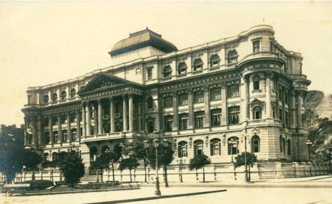 Foto em preto e branco do prédio da Biblioteca Nacional no ícicio do século XX