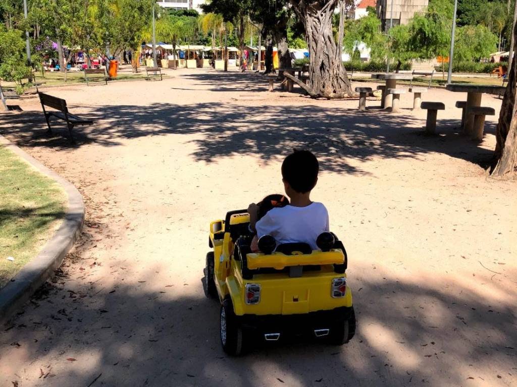 Dez praças para ir com crianças no Rio