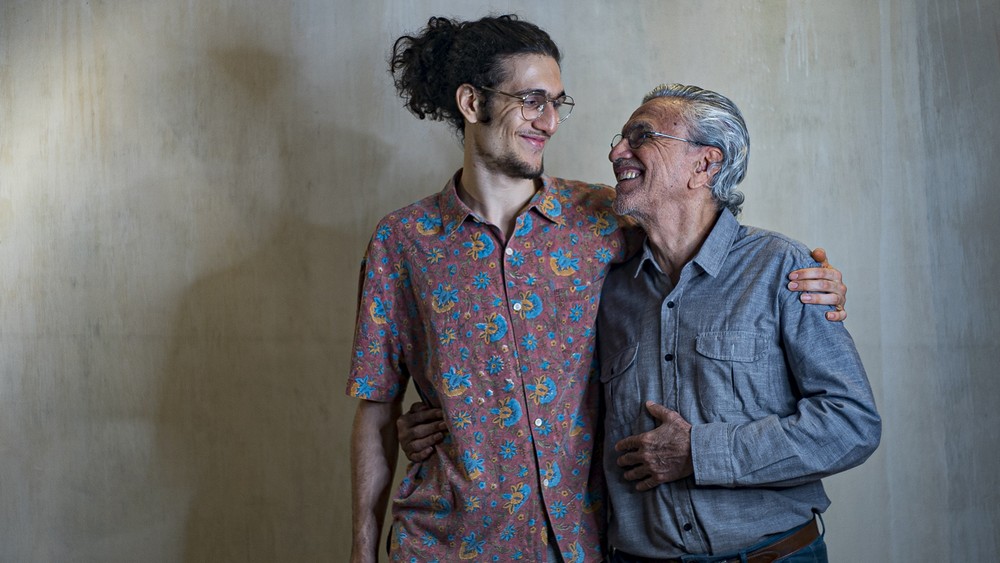 A primeira apresentação de Talvez, de Caetano e Tom Veloso, gravação do ano no Grammy Latino