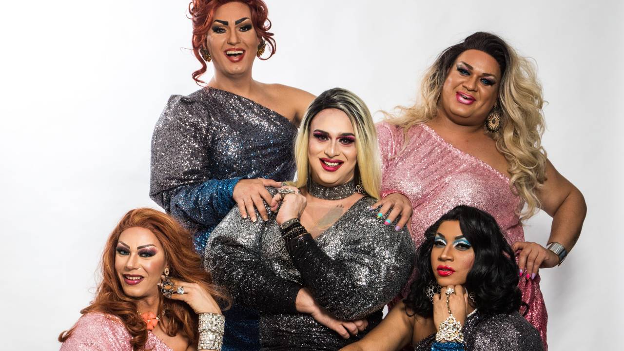 As cinco artistas do espetáculo Dragstar