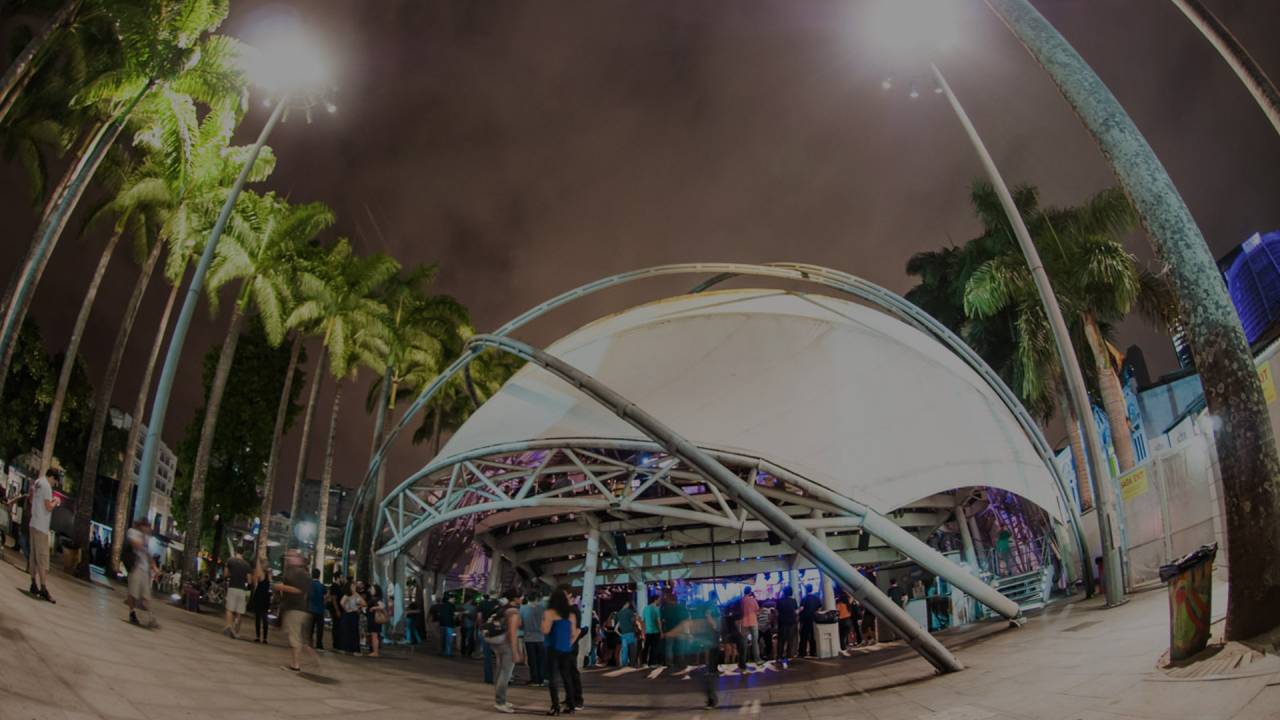 Foto mostra a entrada do Circo Voador