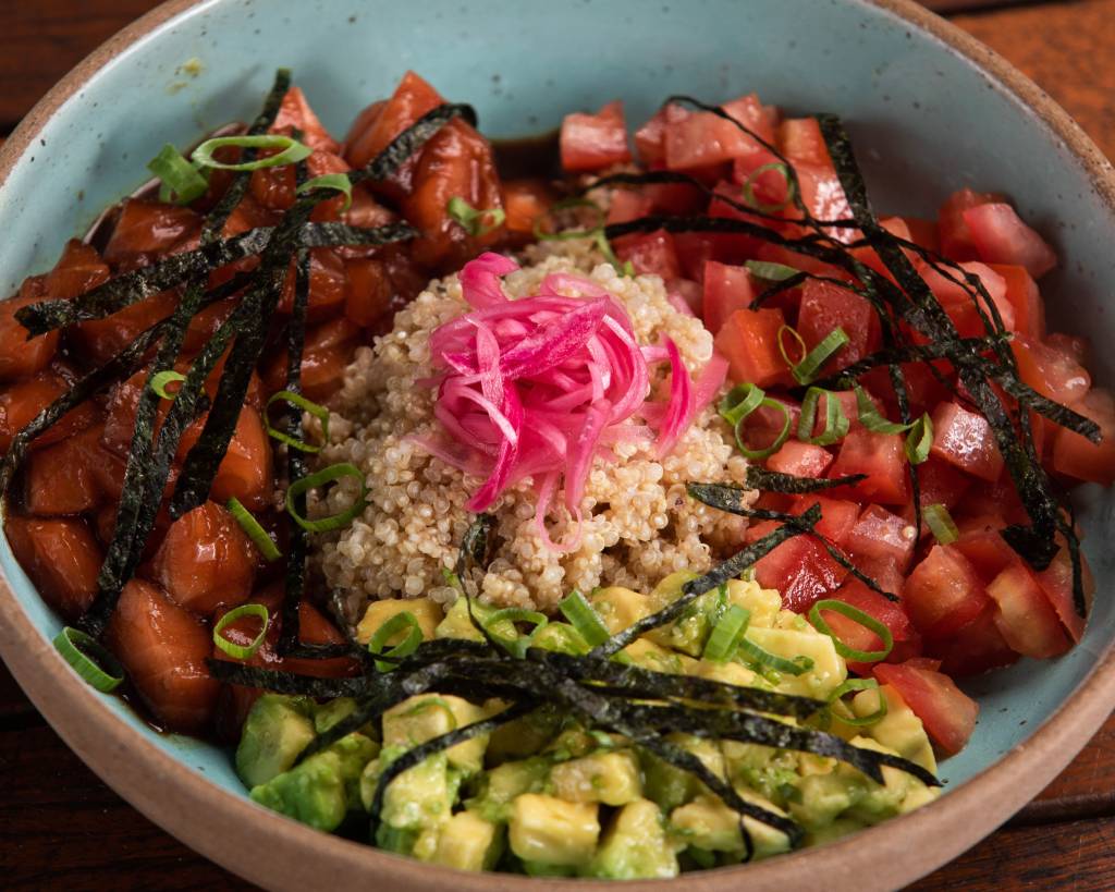 Ipanema ganha beach club à beira-mar com lounge e menu de chef