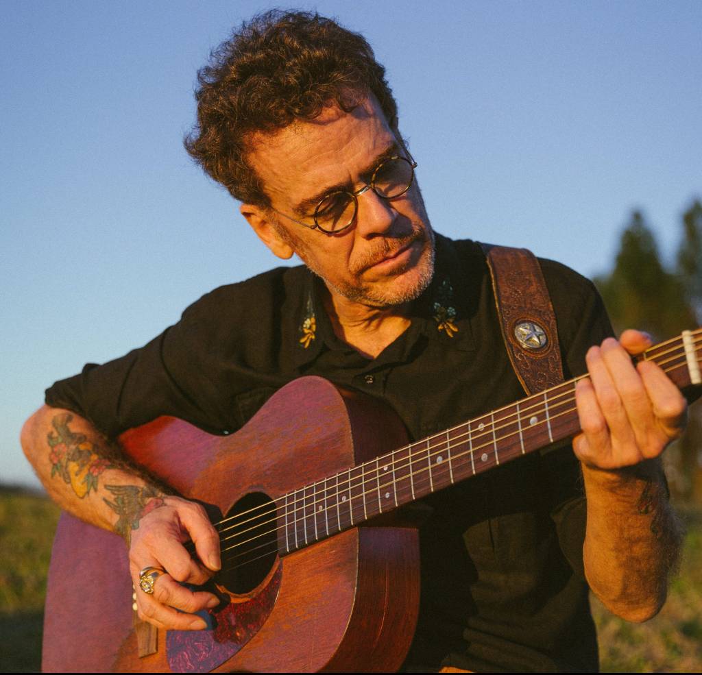 Nando Reis se apresenta no Morro da Urca no sábado (22)