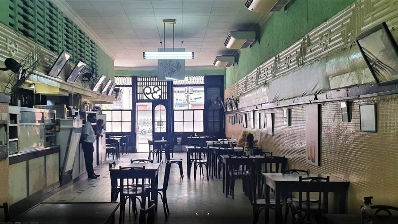 Símbolo de um século de boemia, o Bar Luiz, na Rua da Carioca, ainda está fechado e vazio. Mas será por pouco tempo.