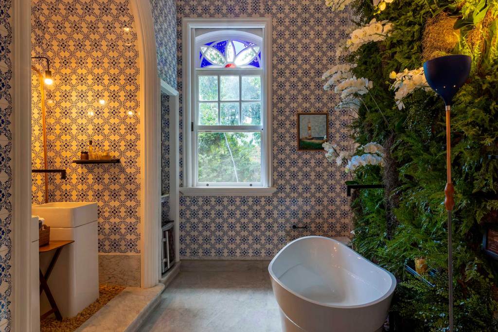 Banheiro da Su&iacute;te de H&oacute;spedes, de Angela Leite Barbosa e Daniel Marques Mendes.