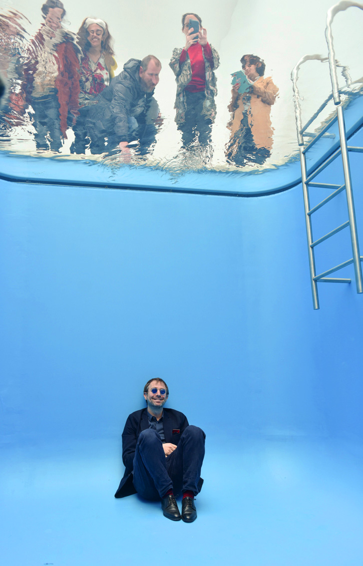 A piscina de Leandro Erlich (Swimming Pool, 1999). Vers&atilde;o produzida para o museu argentino Malba.