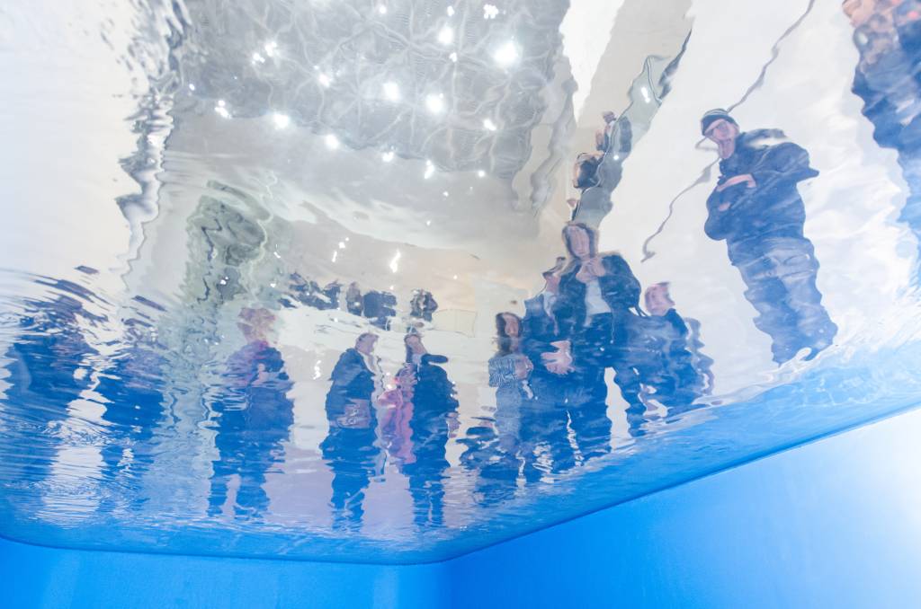 Parece, mas não é: as obras ilusionistas do argentino Leandro Erlich