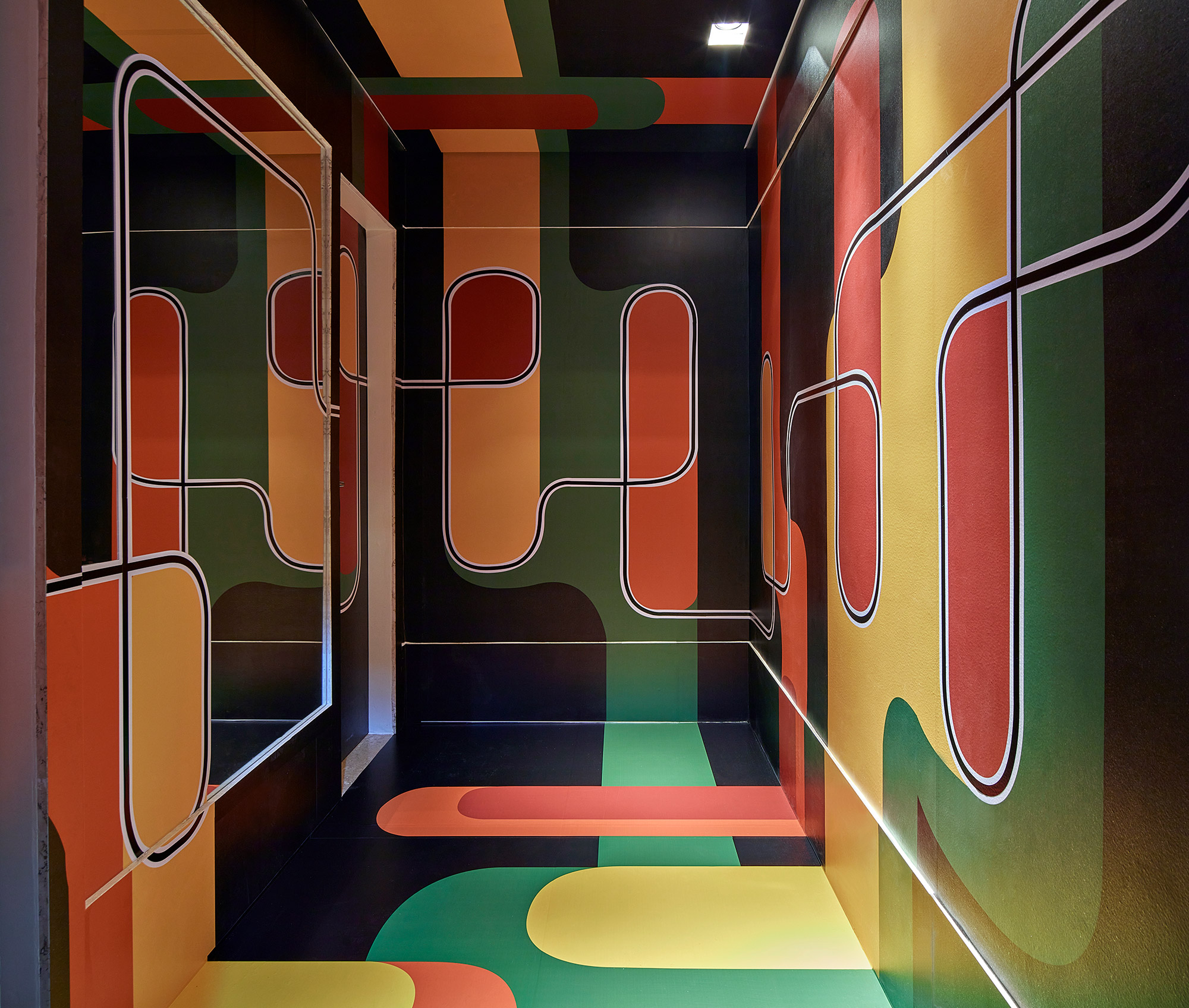 Banheiros do Pal&aacute;cio, por Filipe Geraldes, Fernanda Guerra, Gabriela de Oliveira e Henrique Rangel.