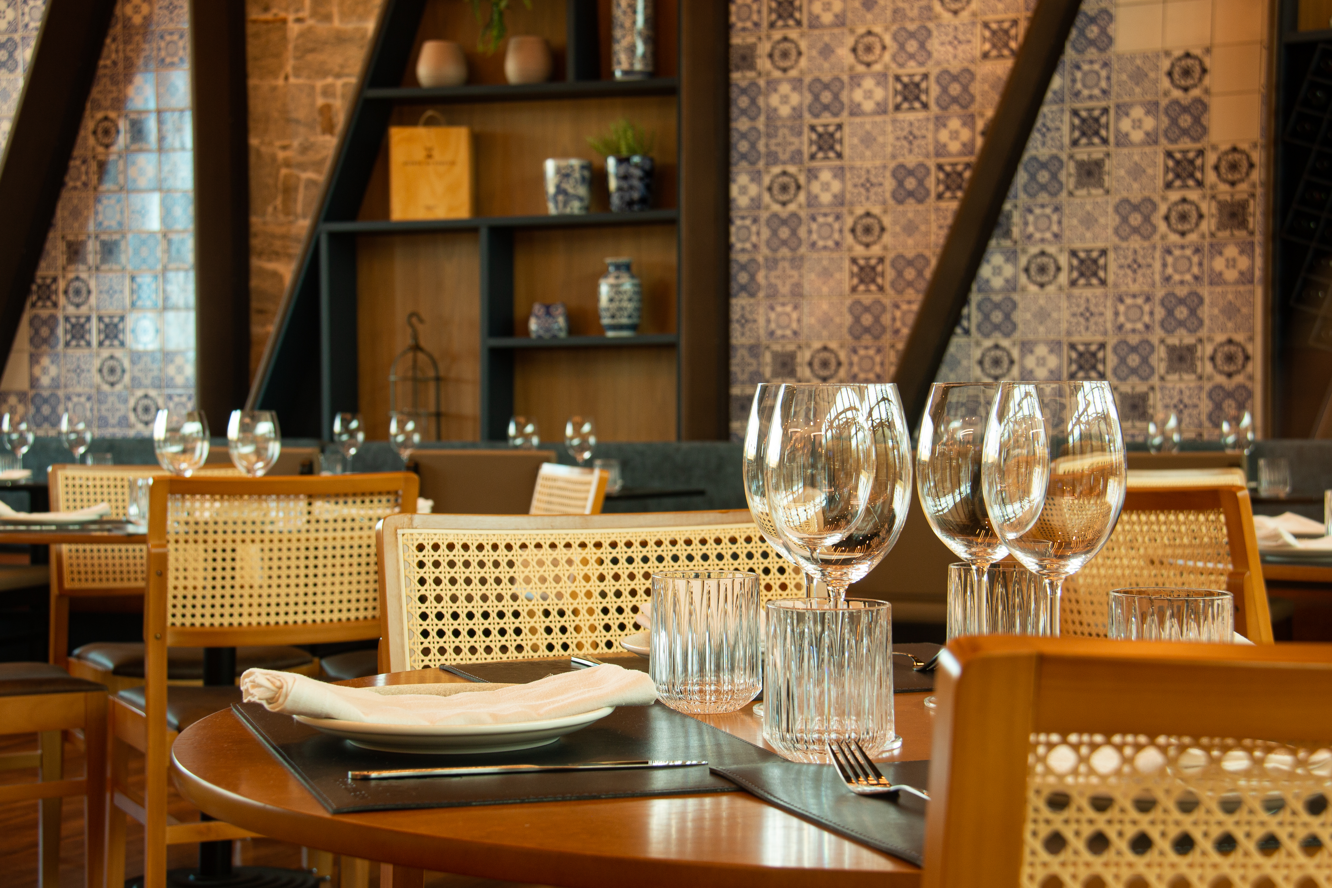 O Fado: ambiente contempor&acirc;neo de estilo lusitano