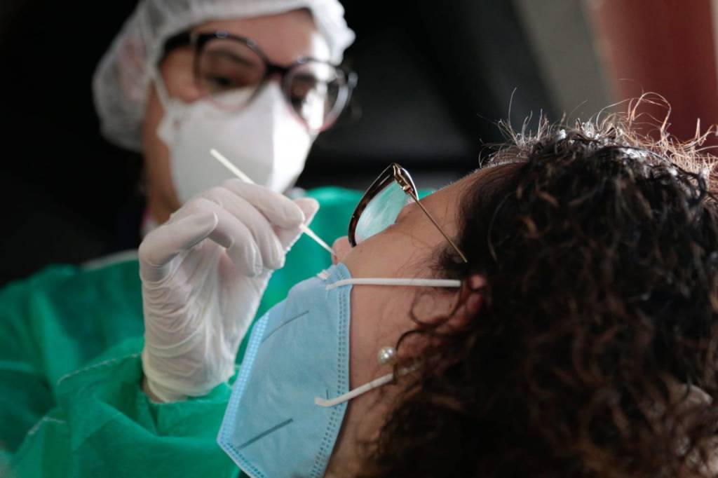 Covid-19: postos de testagem são fechados por baixa procura no Rio