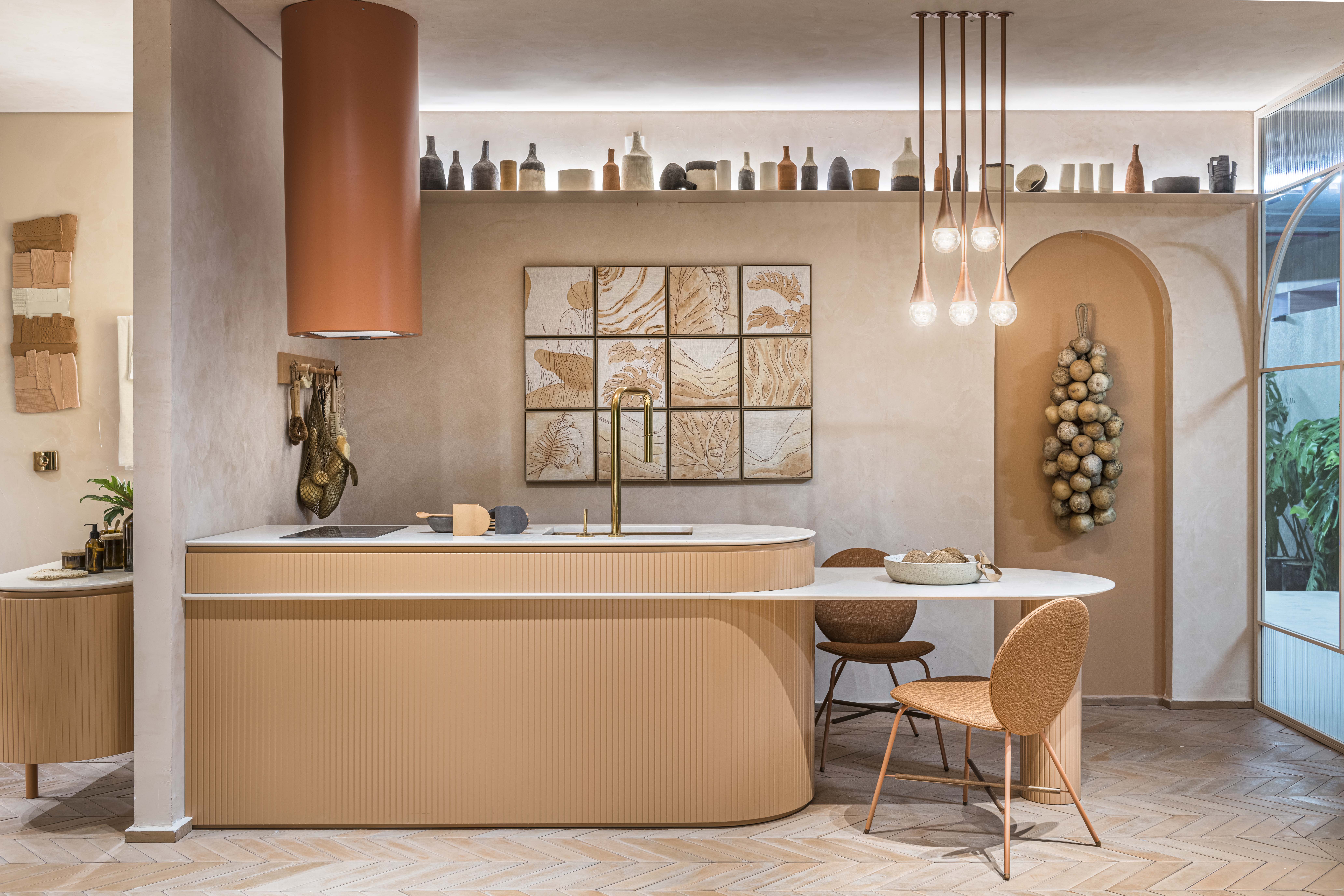 Beatriz Quinelato - Est&uacute;dio Terra. CASACOR S&atilde;o Paulo 2021 Leia mais em: https://casacor.abril.com.br/decoracao/cozinhas-coloridas-da-casacor/