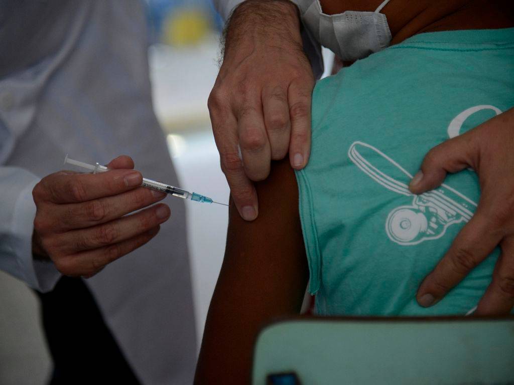 Rio recebe mais 120 mil doses de vacinas contra a Covid para crianças