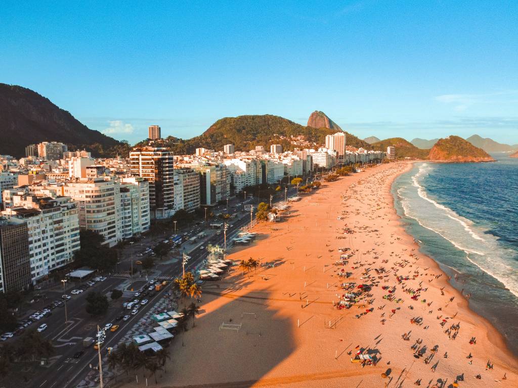 Vai dar praia: projeto leva mais de 200 atividades aos quiosques da orla no verão