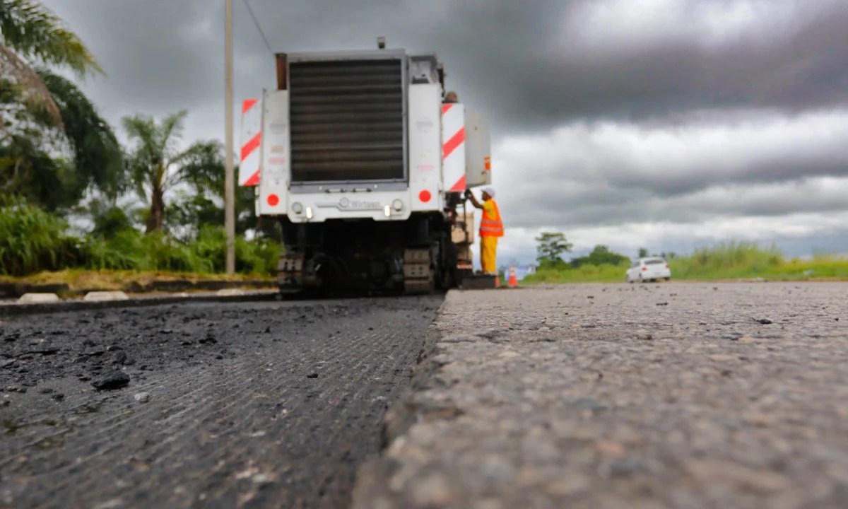 Avenida Brasil recebe obra de pavimentação no trecho entre Realengo e Santa Cruz