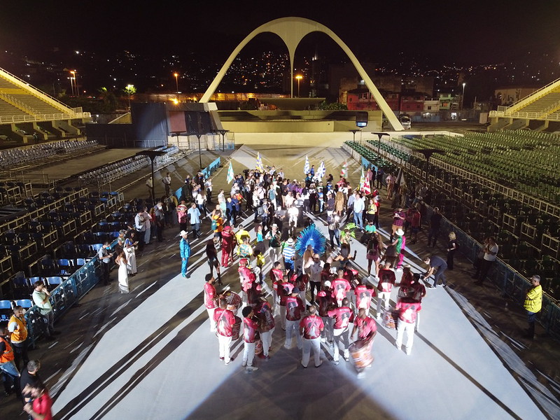 Franguinho assado barrado na Sapucaí? Paes manda avisar: “ele fica”