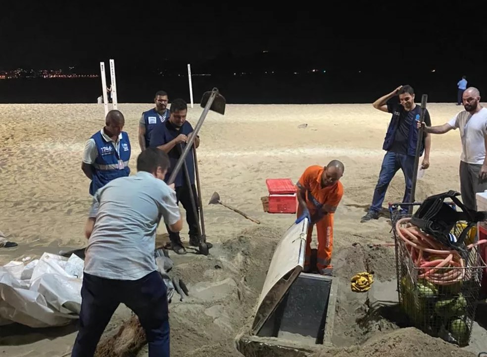 "Academia subterrânea" na praia do Flamengo