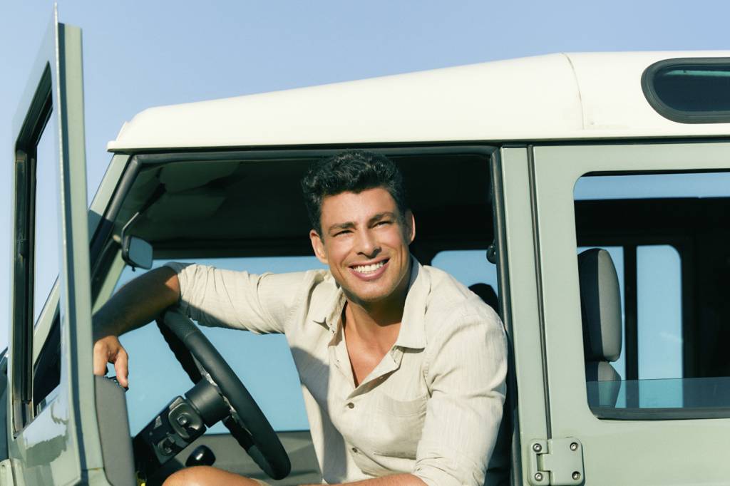 Cauã Reymond dá novos passos profissionais como sócio de marca de calçados