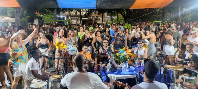 Roda de samba Ratatuia A cada primeiro domingo do mês tem o Samba na Praça da Ribeira, na Ilha do Governador.