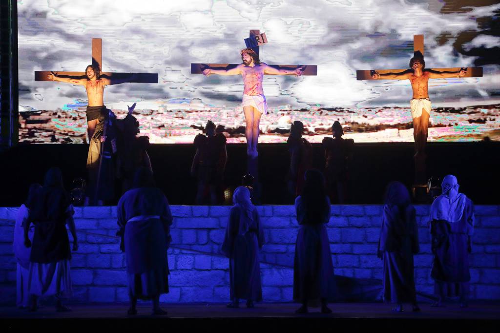 É de graça: Paixão de Cristo volta aos Arcos da Lapa após dois anos