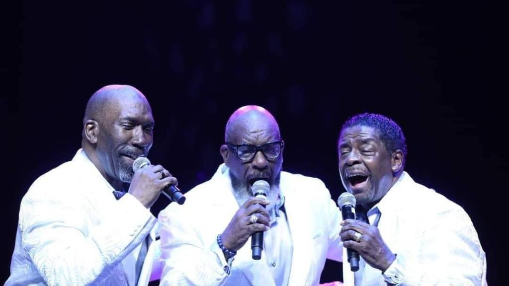 Lenda do R&B e soul, grupo vocal The Manhattans se apresenta no Vivo Rio