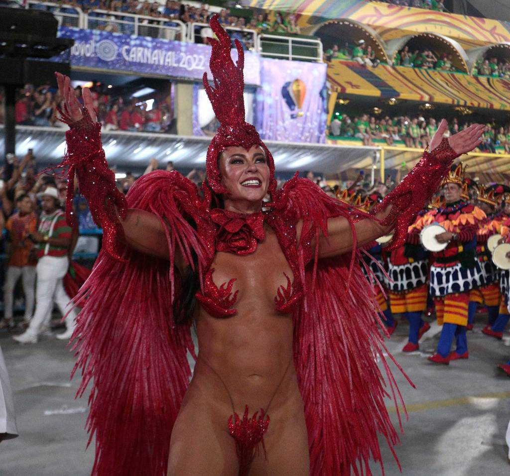 O que significam as fantasias das rainhas de bateria das escolas campeãs