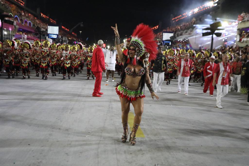 “Hoje esse bebê vai mexer”, diz a rainha Viviane Araújo