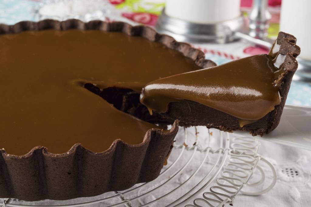 Torta-&-Cia_torta-de-chocolate-com-caramelo-e-sal-fatia_foto-Tomás-Rangel.jpg Torta e Cia