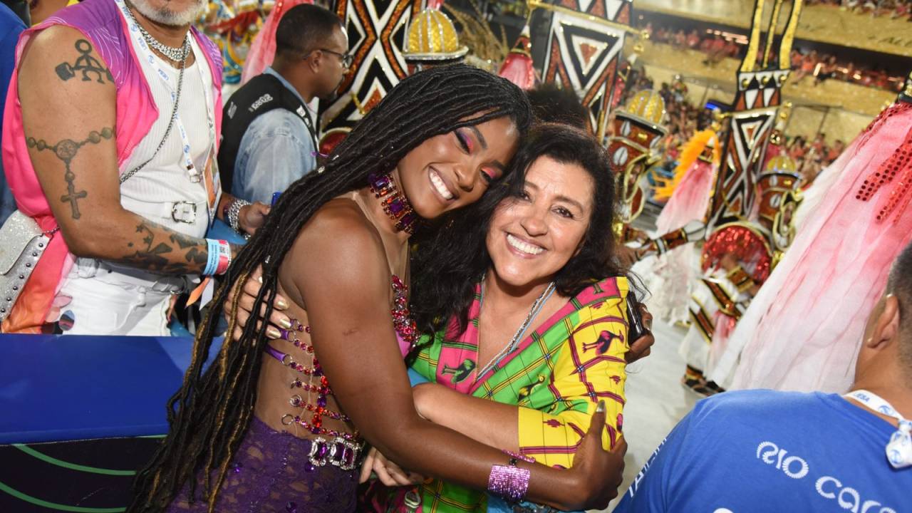 Regina Casé e Erika Januza