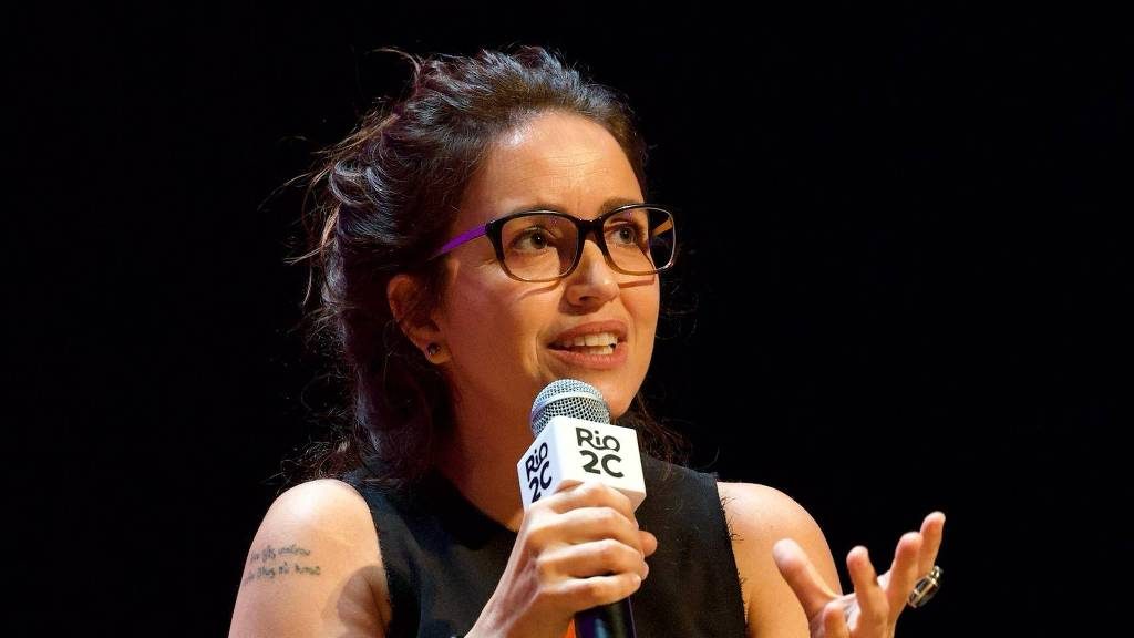 A estratégia de Manuela Dias para acompanhar comentários sobre Vale Tudo