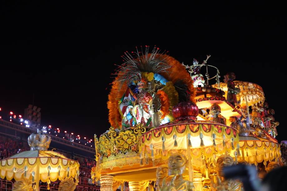 Em cada carro uma surpresa: espetáculo Em cada carro uma surpresa: espetáculo