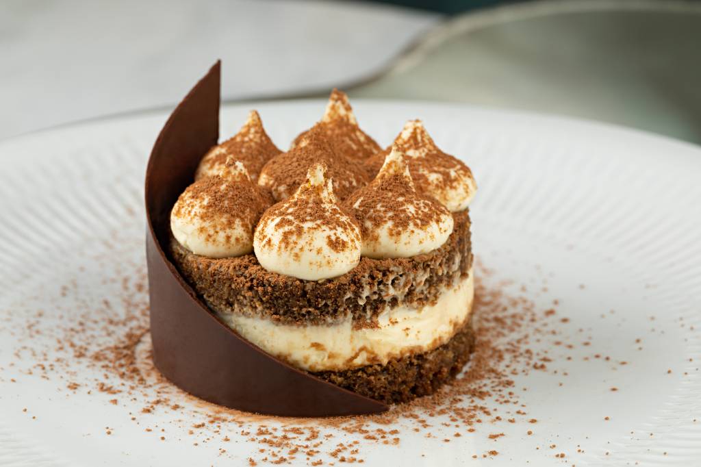Babbo Osteria – Tiramisu – Foto Rodrigo Azevedo Babbo: pão de ló e telha de chocolate estão na receita da sobremesa italiana