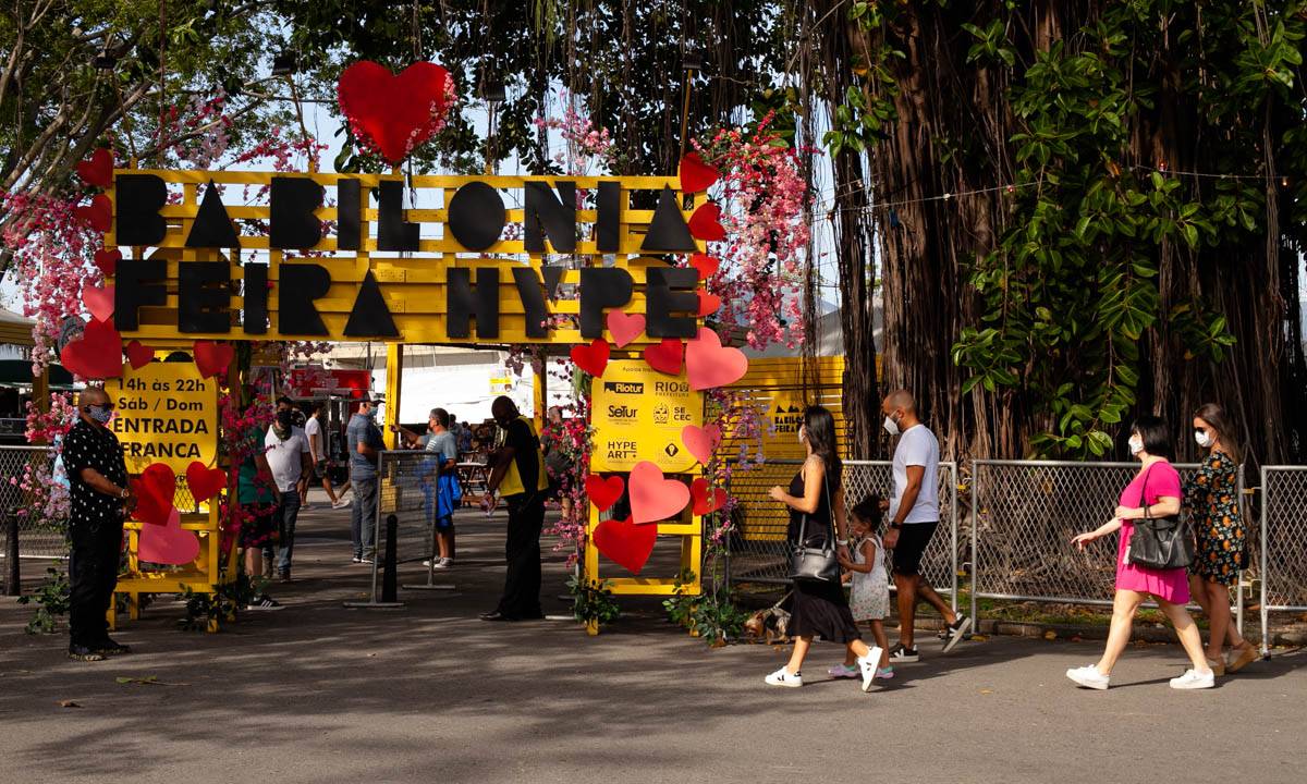 Foto mostra entrada da feira Babilônia Feira Hype
