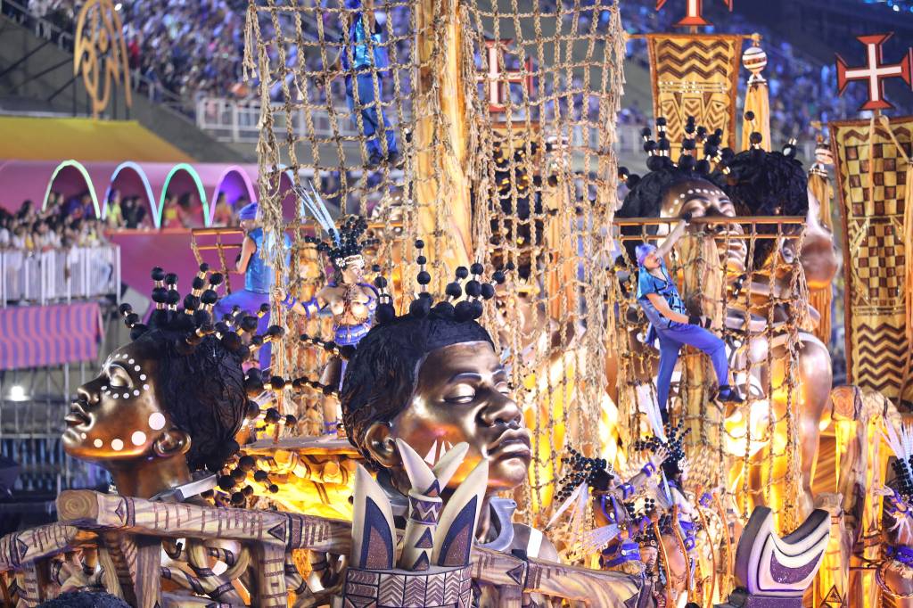 A emoção do Desfile das Campeãs do Carnaval 2022 em dez imagens