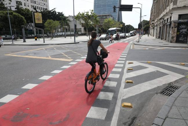 Número de acidentes com patinetes e bicicletas elétricas dobra no Rio