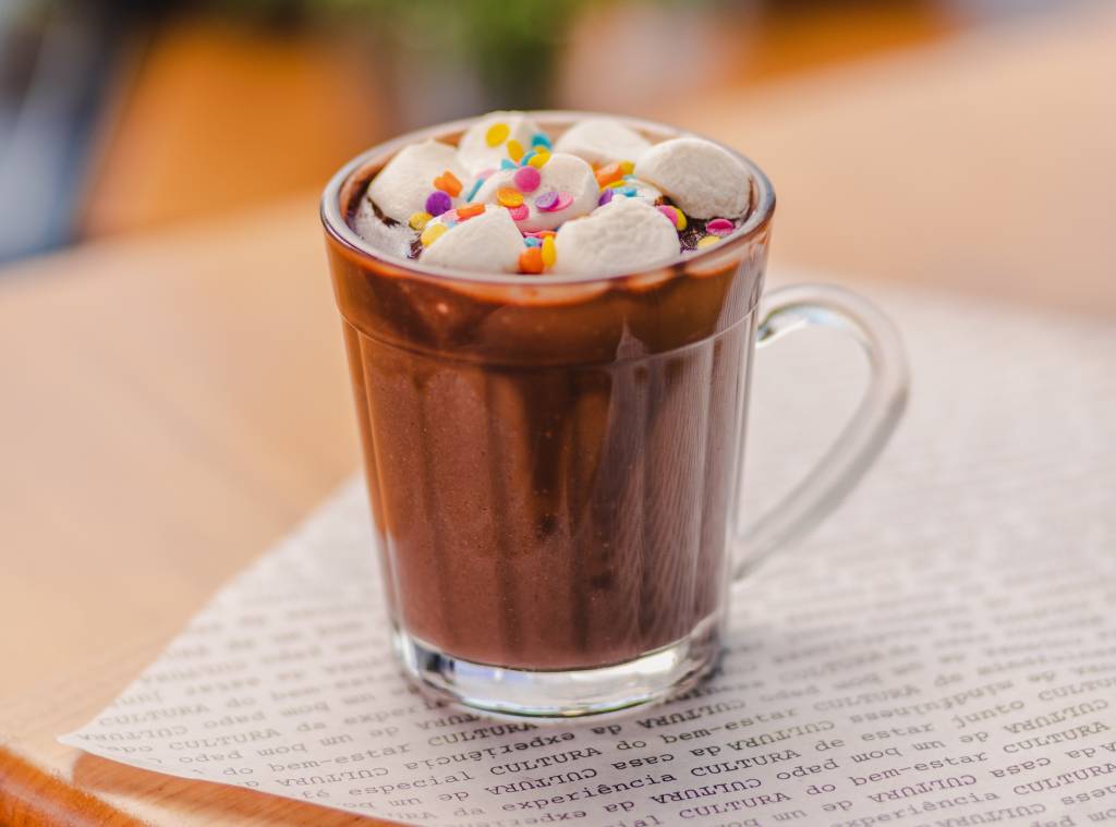 Vai um chocolate quente aí? Saiba onde provar receitas até com marshmallow