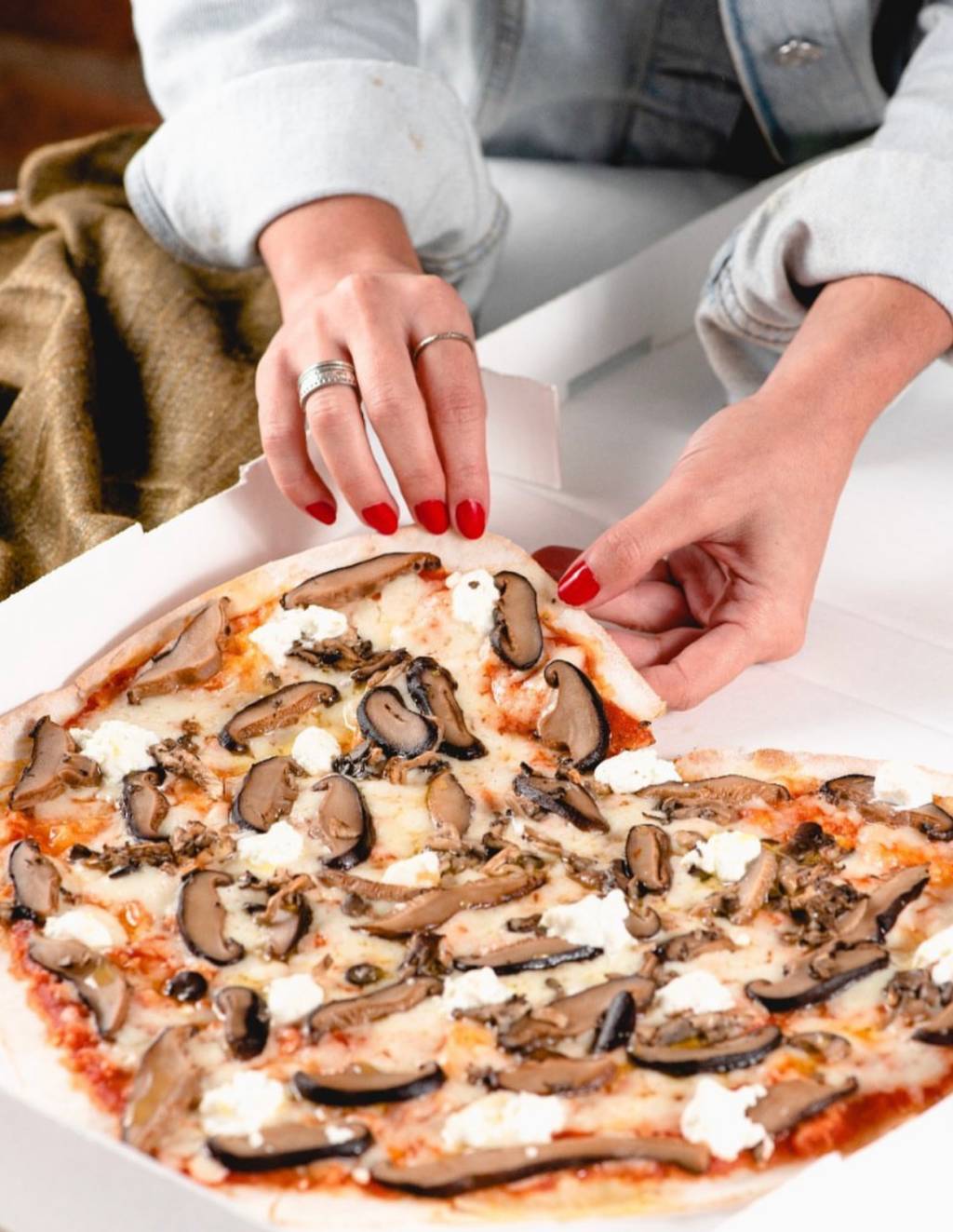 pizza pura Cogumelos: a pizza pode vir na massa de couve flor, feita com queijos vegano e de cabra