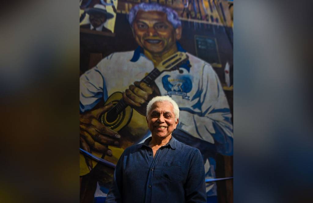 Paulinho da Viola é retratado em muro perto da vila onde morou em Botafogo