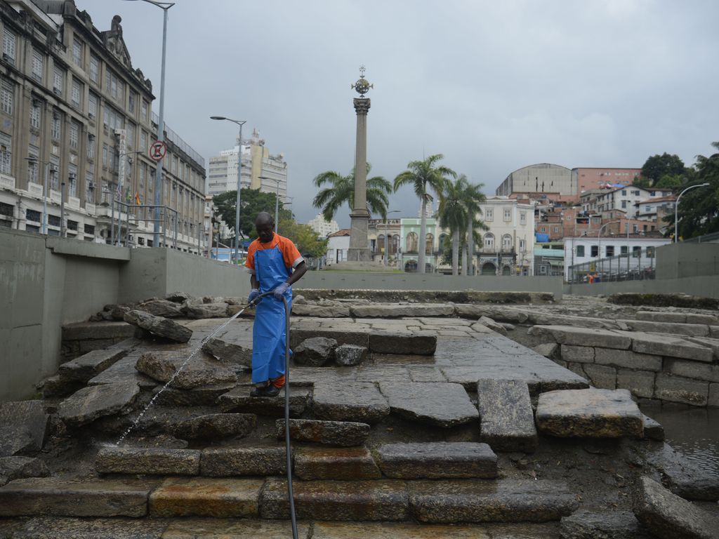 De novo, vistoria constata abandono e irregularidades no Cais do Valongo