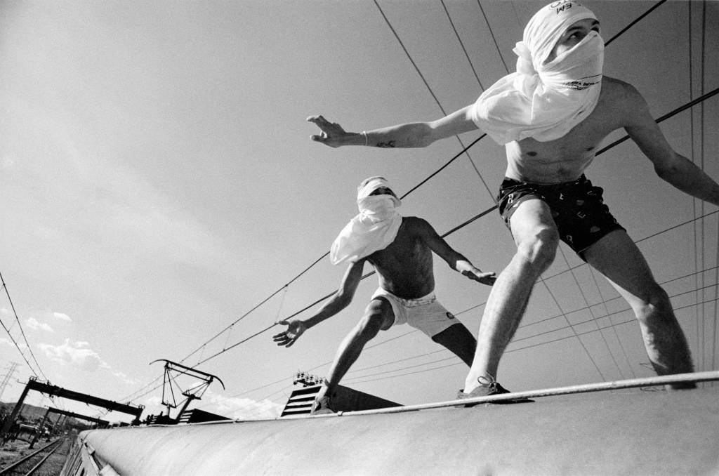 Surfistas de Trem: imagem icônica de 1989 integra nova exposição no Centro