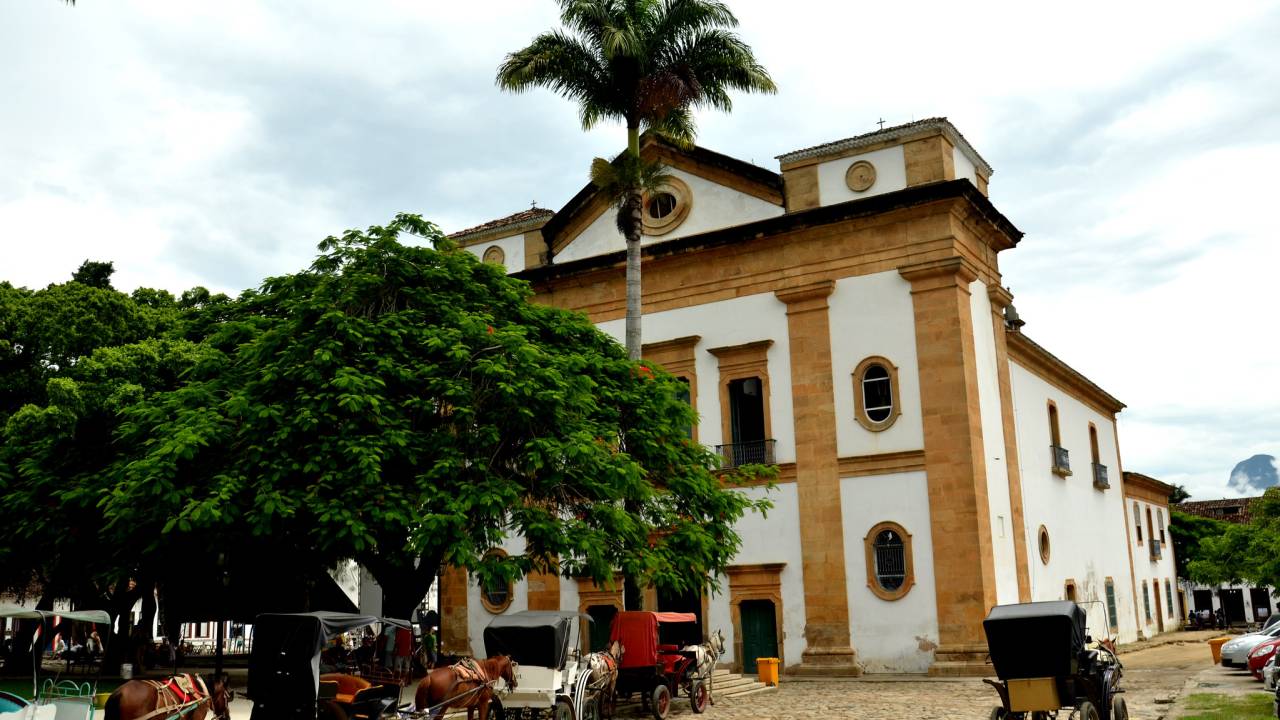 Foto da Igreja de Nossa Senhora dos Remédios, em Paraty, no estado do Rio. Foto sob licença creative commons.
