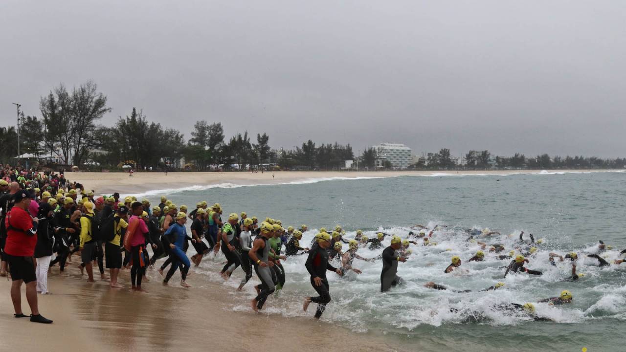 Foto mostra prova de triatlo no Rio em 2019