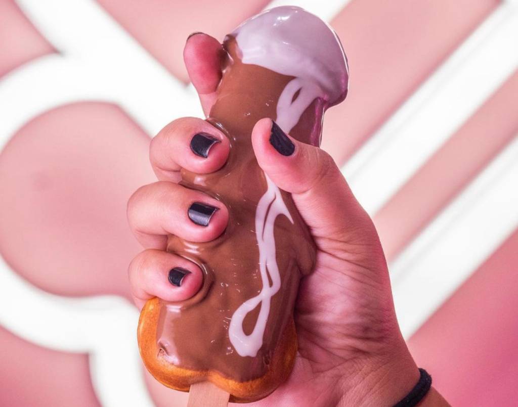 Após sanções judiciais, La Putaria prepara decoração para os namorados