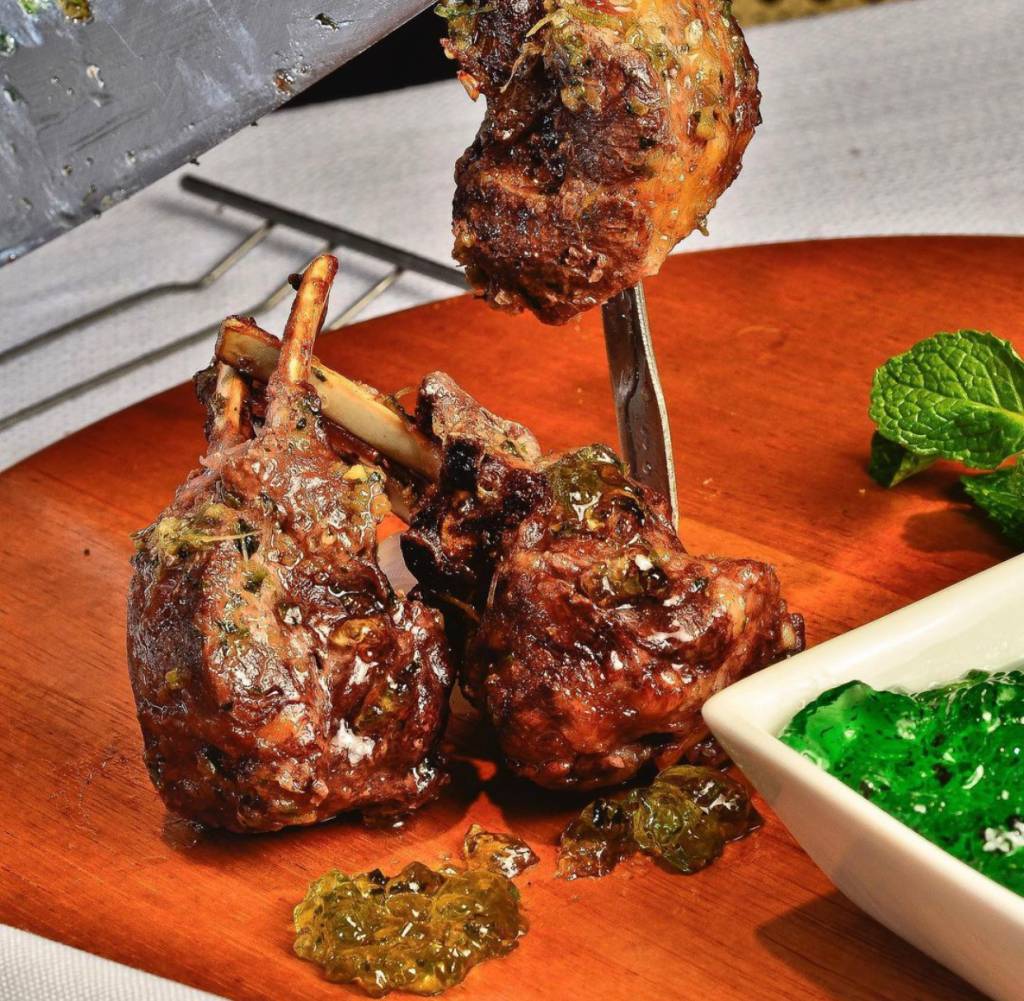 Churrascaria Palace: o french rack é um dos cortes presentes no aniversário de João Donato Churrascaria Palace: o french rack é um dos cortes presentes no aniversário de João Donato