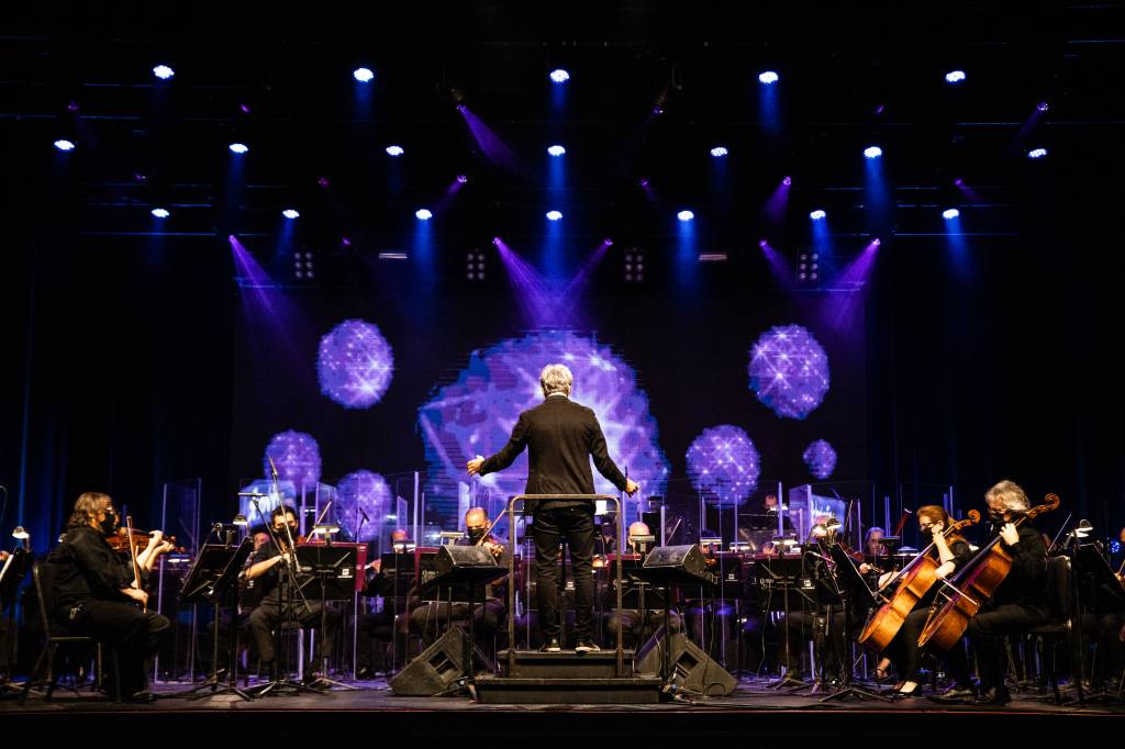 Pela primeira vez no Brasil, orquestra apresenta concerto imersivo